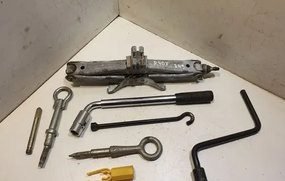 Peugeot 407 Tool set 9647054080