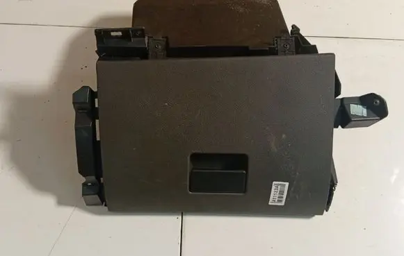 Ford C-MAX I Glove box 