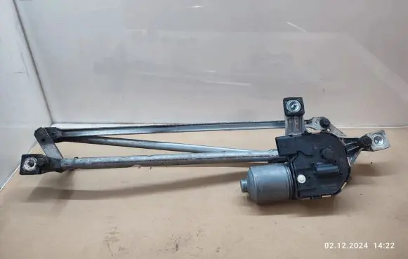 Volvo V70 Front wiper linkage and motor 31333457