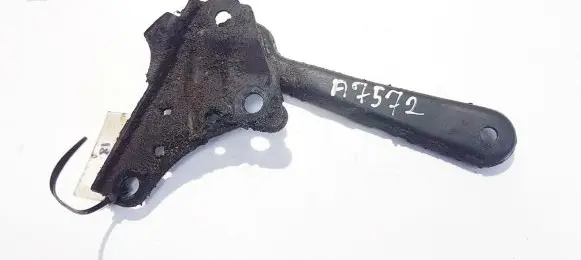 Peugeot 1007 Engine mounting bracket
