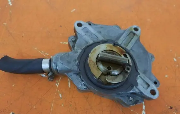 BMW 3 E46 Vacuum pump 11667502656