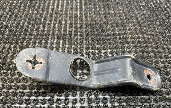 Radiator mount bracket