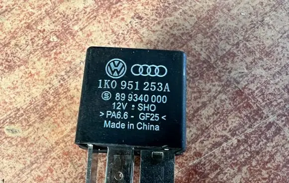 Volkswagen Golf V Other relay 1K0951253A