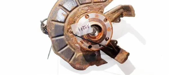 Volkswagen Golf V Front wheel hub