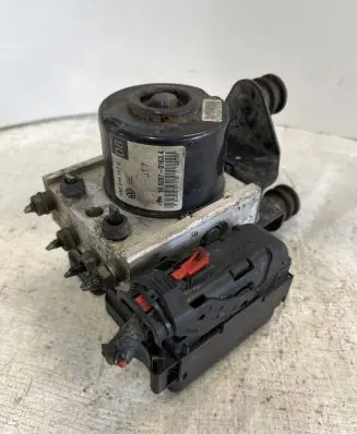 Skoda Octavia Mk2 (1Z) ABS Pump 1K0907379AK 10097003253 000404913E3
