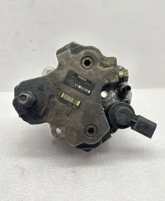 BMW 5 E60 E61 Fuel injection high pressure pump 7798333 0445010146