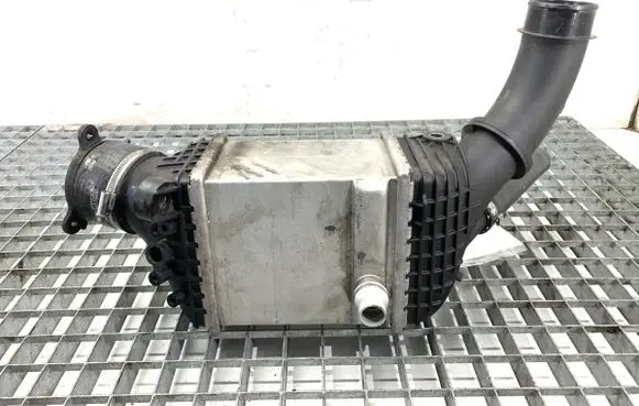 BMW 5 G30 G31 G38 Intercooler radiator 7852406