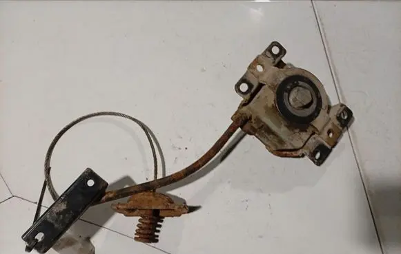 Toyota Corolla Verso AR10 Spare wheel bolt 