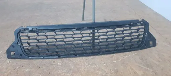 Dacia Duster Front bumper lower grill 6320178644793