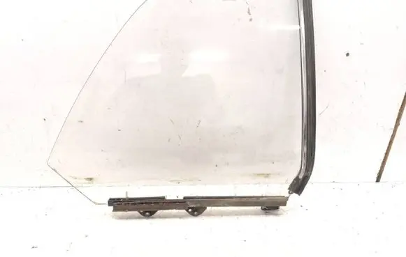 Mercedes-Benz W123 Rear side window AS2 M90