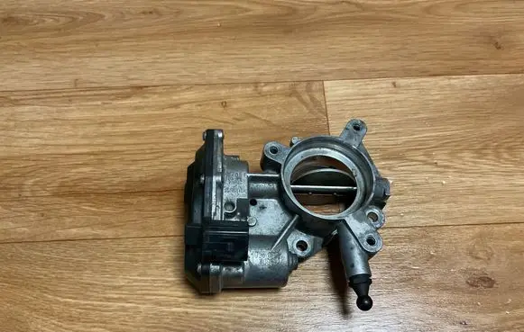 Opel Insignia A Throttle valve 55564164
