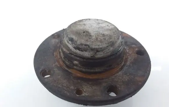 BMW 5 E28 Front wheel hub