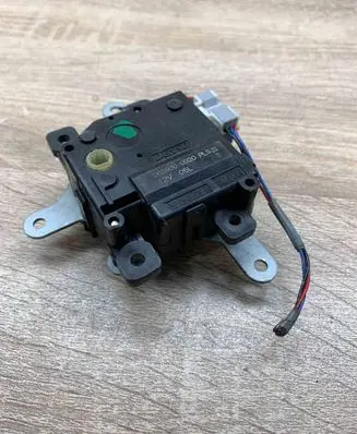 Toyota Auris 150 Air flap motor/actuator 0638000920