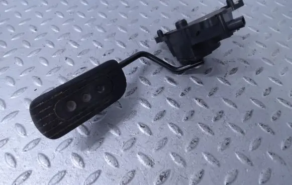 Nissan Cube Z12 Accelerator throttle pedal 180021FC0B 55688135