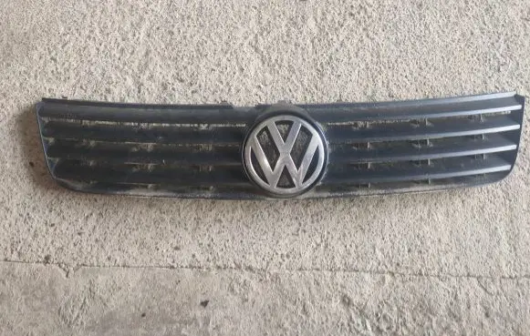 Volkswagen PASSAT B5 Front grill 3B0853653C