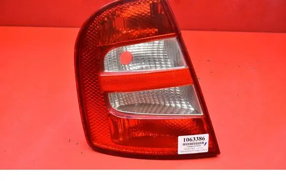 Skoda Fabia Mk1 (6Y) Rear/tail lights 6Y6945111B