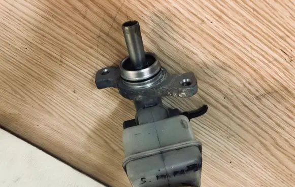 Subaru Impreza III Master brake cylinder