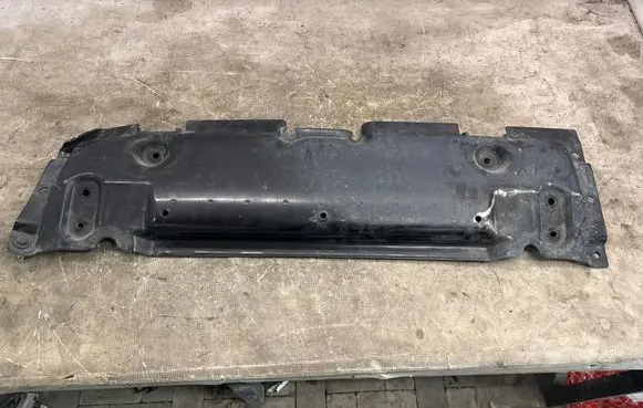 Mercedes-Benz GLS X167 Engine splash shield/under tray A1675200300 21T019