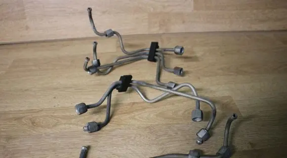 Volvo S60 Fuel injector supply line/pipe 