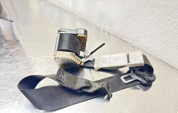 Opel Astra G Front seatbelt 24461878 040210 ZAG1401P