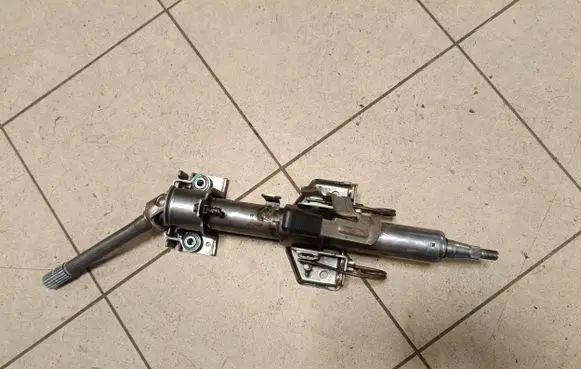 Mitsubishi Colt Steering wheel axle