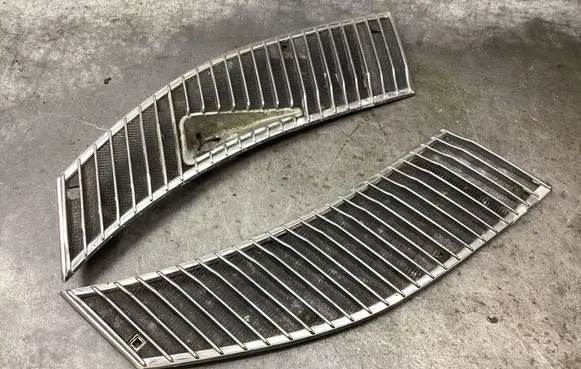 Mercedes-Benz W123 Bonnet/hood grill 1238362465 1238362365