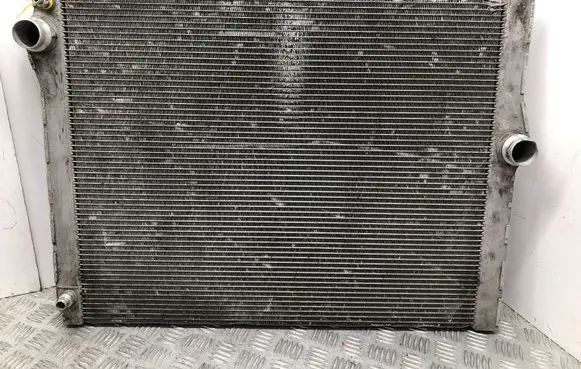 BMW 7 F01 F02 F03 F04 Coolant radiator 7570093 N2187002 17117570093