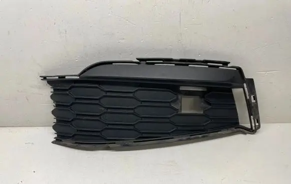 Skoda Kamiq Front bumper lower grill 658807367