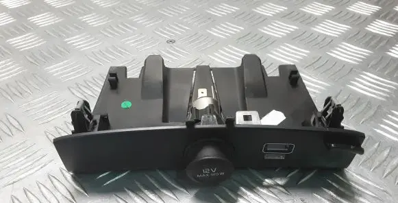 Volvo XC40 Cigarette lighter front 31469021