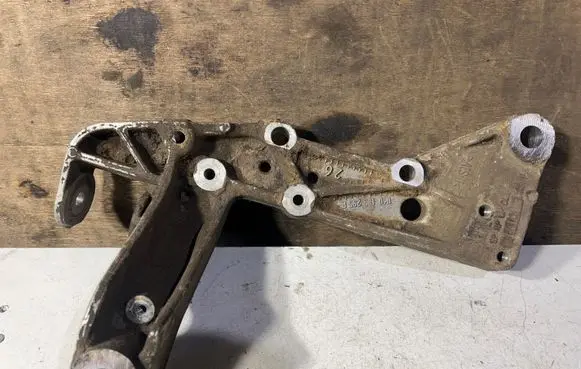 Audi A3 S3 A3 Sportback 8P Engine mounting bracket 1K0199295E