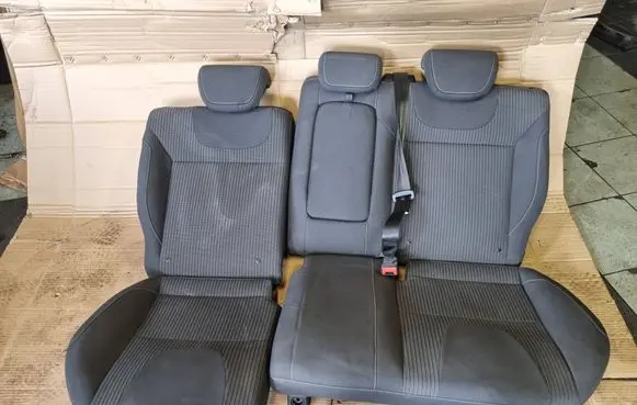 Ford Focus Second row seats 
