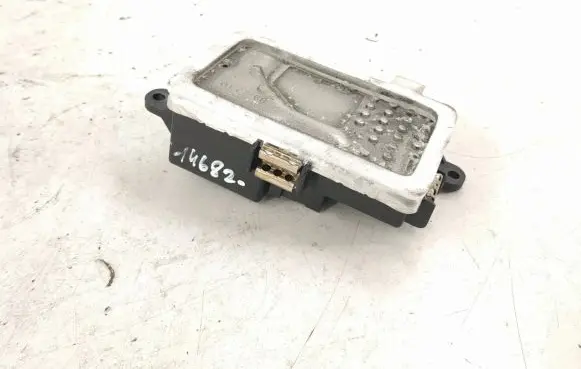 Mercedes-Benz C W204 Heater blower fan relay 2128702110 A2128702110