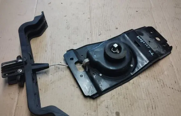 Chrysler Voyager Spare wheel mounting bracket 05109667AE