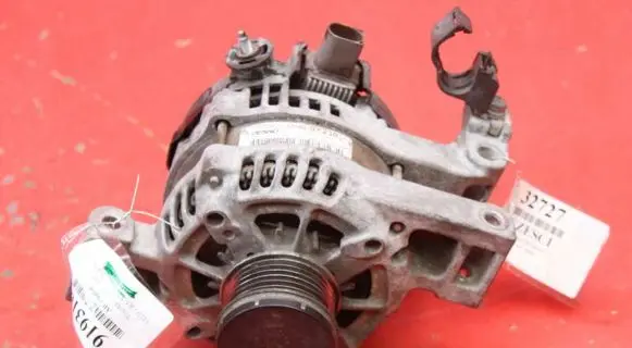 Toyota Auris E180 Generator/alternator 27060-0Y230