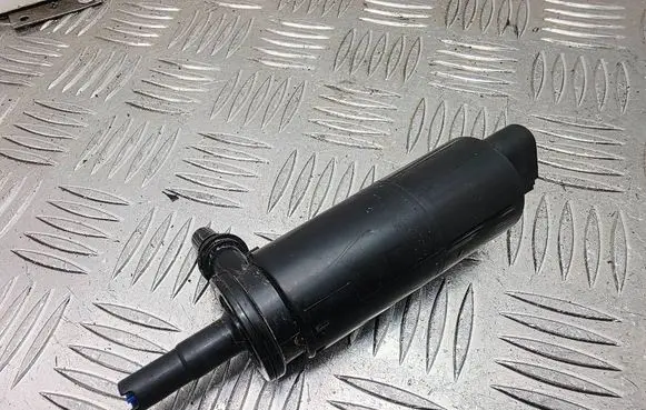 Audi A1 Headlight washer pump 6R0955681