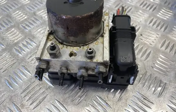 Ford Fiesta ABS Pump 8V512M110AD A426R 06210213174
