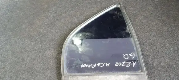 Mitsubishi Carisma Rear side window