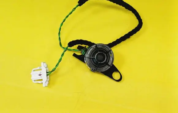 Front door high frequency speaker