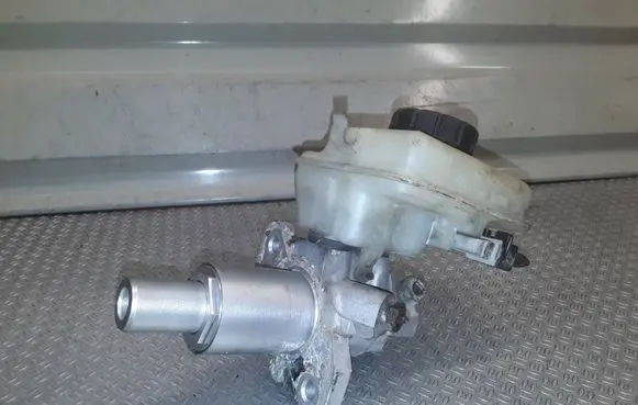 Land Rover Freelander Master brake cylinder 74471189