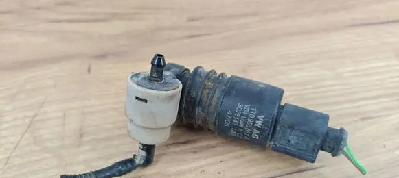 Skoda Octavia Mk2 (1Z) Windscreen/windshield washer pump 1T0955651A