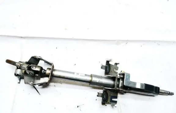 Mazda 323 Steering wheel axle
