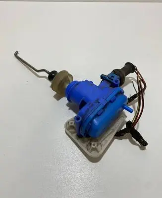 Audi 80 90 S2 B4 Central locking vacuum pump 893862153C