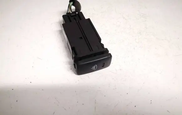 Lexus IS 220D-250-350 Windscreen/window heater switch