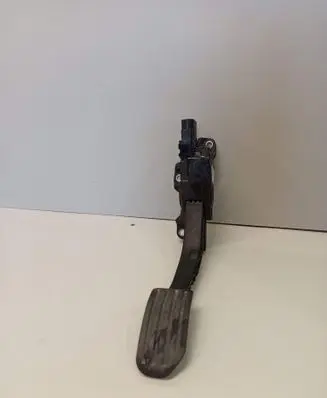 Volvo V70 Accelerator throttle pedal 31329058