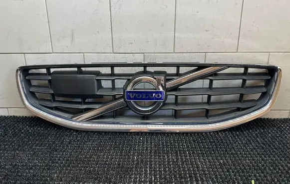 Volvo S60 Front bumper upper radiator grill 30795040 31290595 31328100