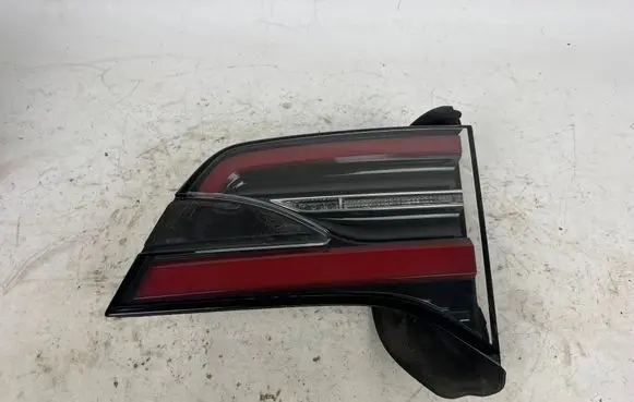 Tailgate rear/tail lights