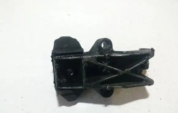 Peugeot 405 Engine mounting bracket 9607170880