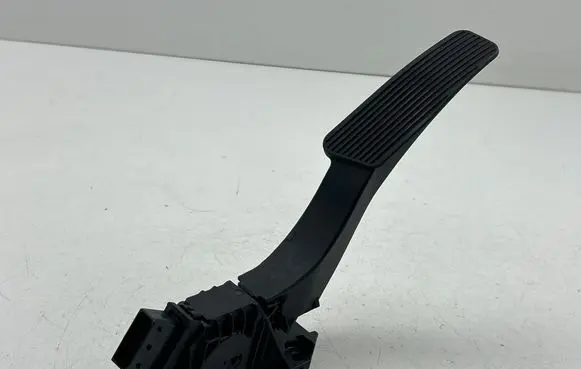 Chrysler Pacifica Accelerator throttle pedal 04581677AB 93446300 309601