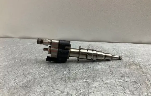 BMW 5 F10 F11 Fuel injector 7585261 10181010 PA66GF3596