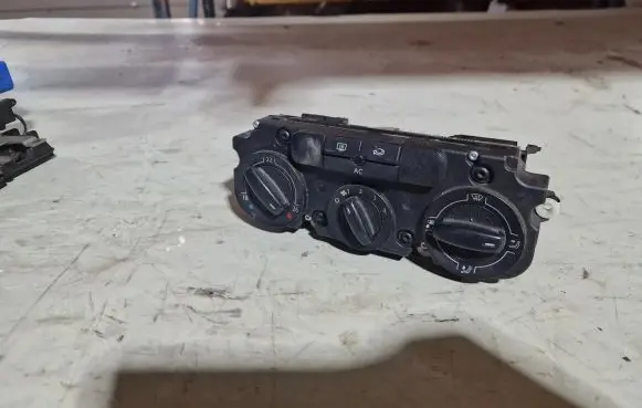 Volkswagen Caddy Climate control unit